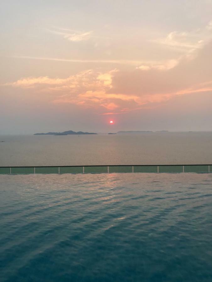 Wong Amat Tower Apartment Pattaya Bagian luar foto